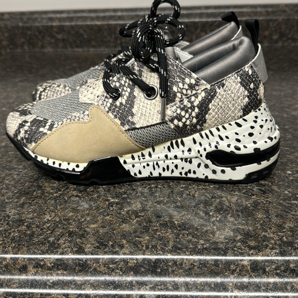 Steve Madden sneakers - Picture 3 of 6